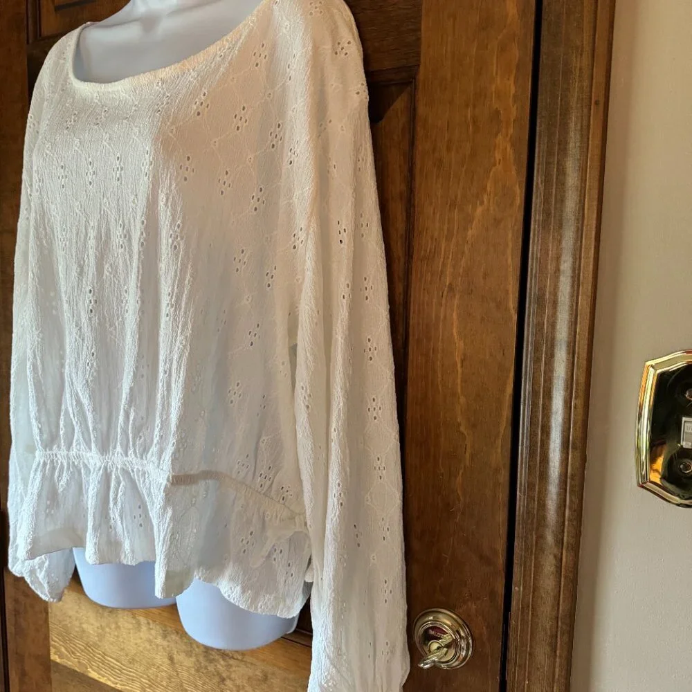NWT H&M White Eyelet Pullover Top w/Peplum Size 2XL
